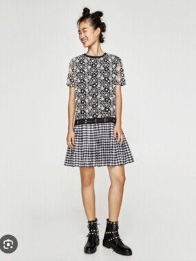 Zara/Crochet Laced Pleated Dress Sz S